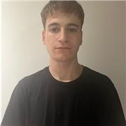 Estudiante universitario de periodismo con un dominio nativo de catalán y castellano y un nivel avanzado de inglés.